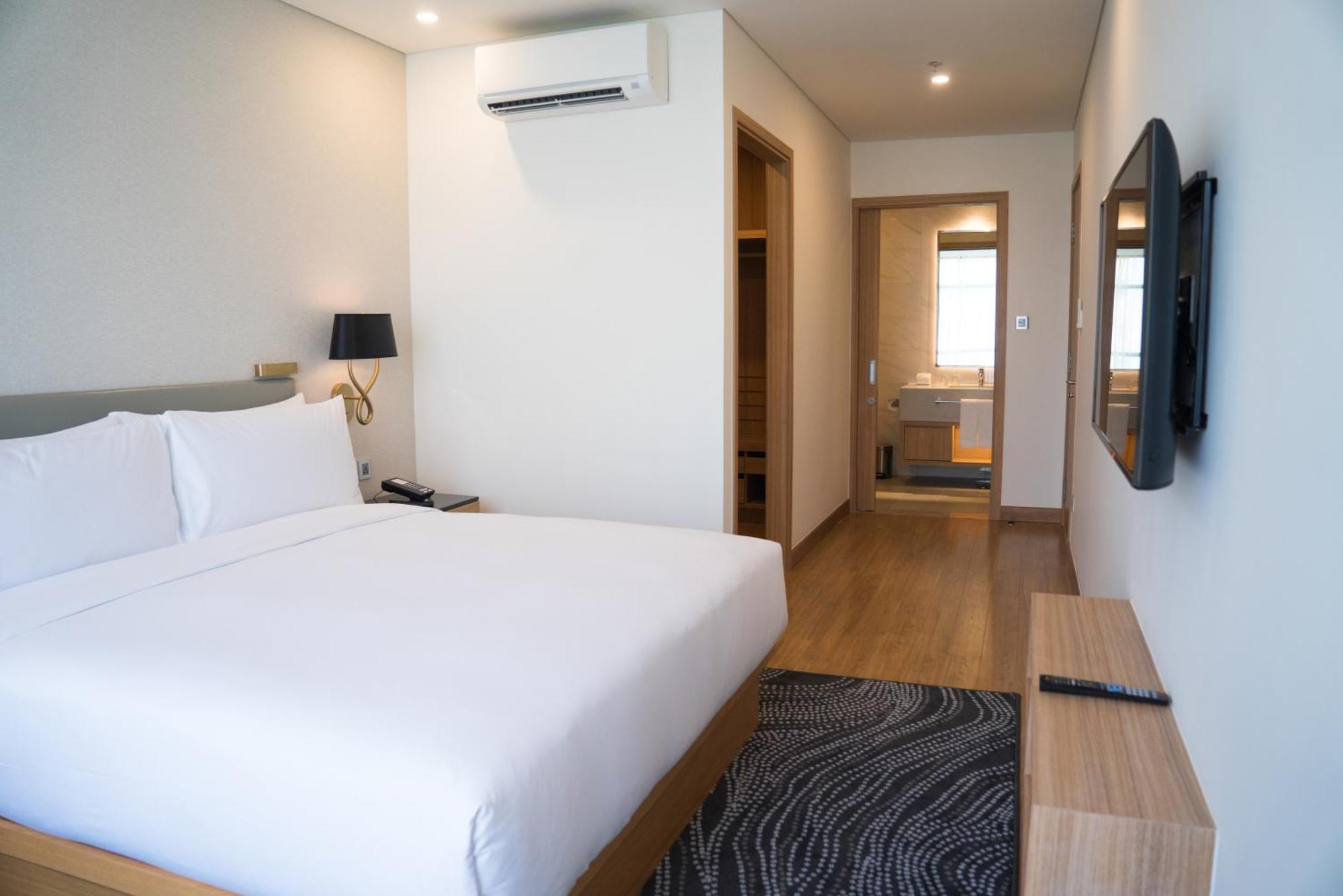 Hotel Grand Near Airport